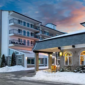 Hotel Super 8 By Wyndham By The Falls