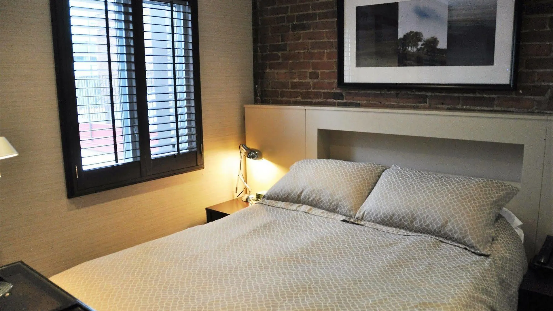 1595 Saint-Denis Hotel Montreal