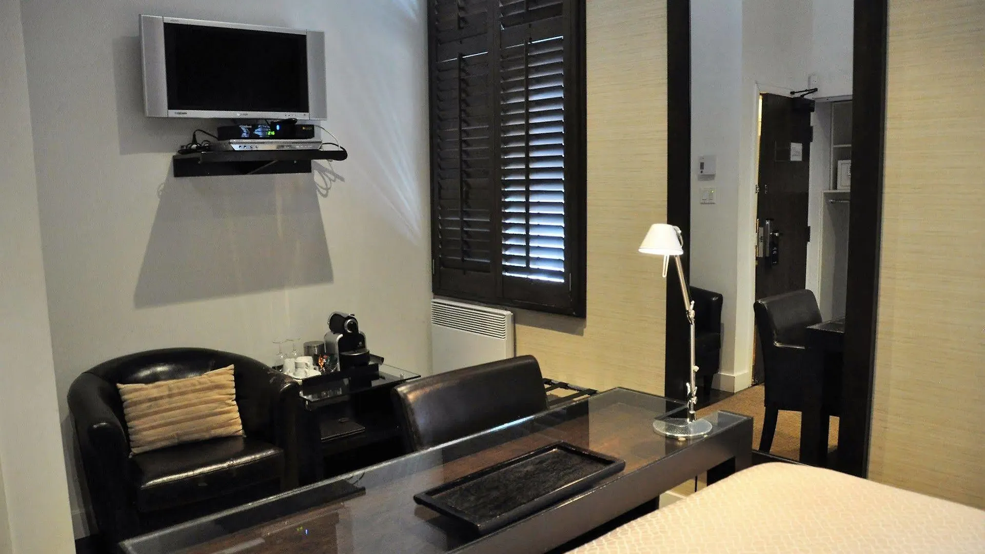 1595 Saint-Denis Hotel Montreal